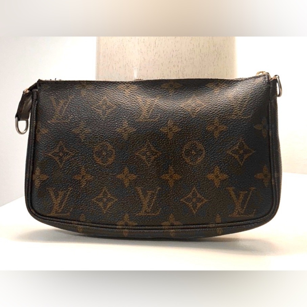 Authentic Louis Vuitton Monogram Pochette Bag